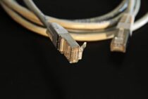 有線LANを使うと家のすみずみまで電波が届く？配線は簡単にできるの？