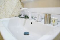 洗面台の排水栓は汚れがたまりやすい！掃除・交換はどうおこなうの？